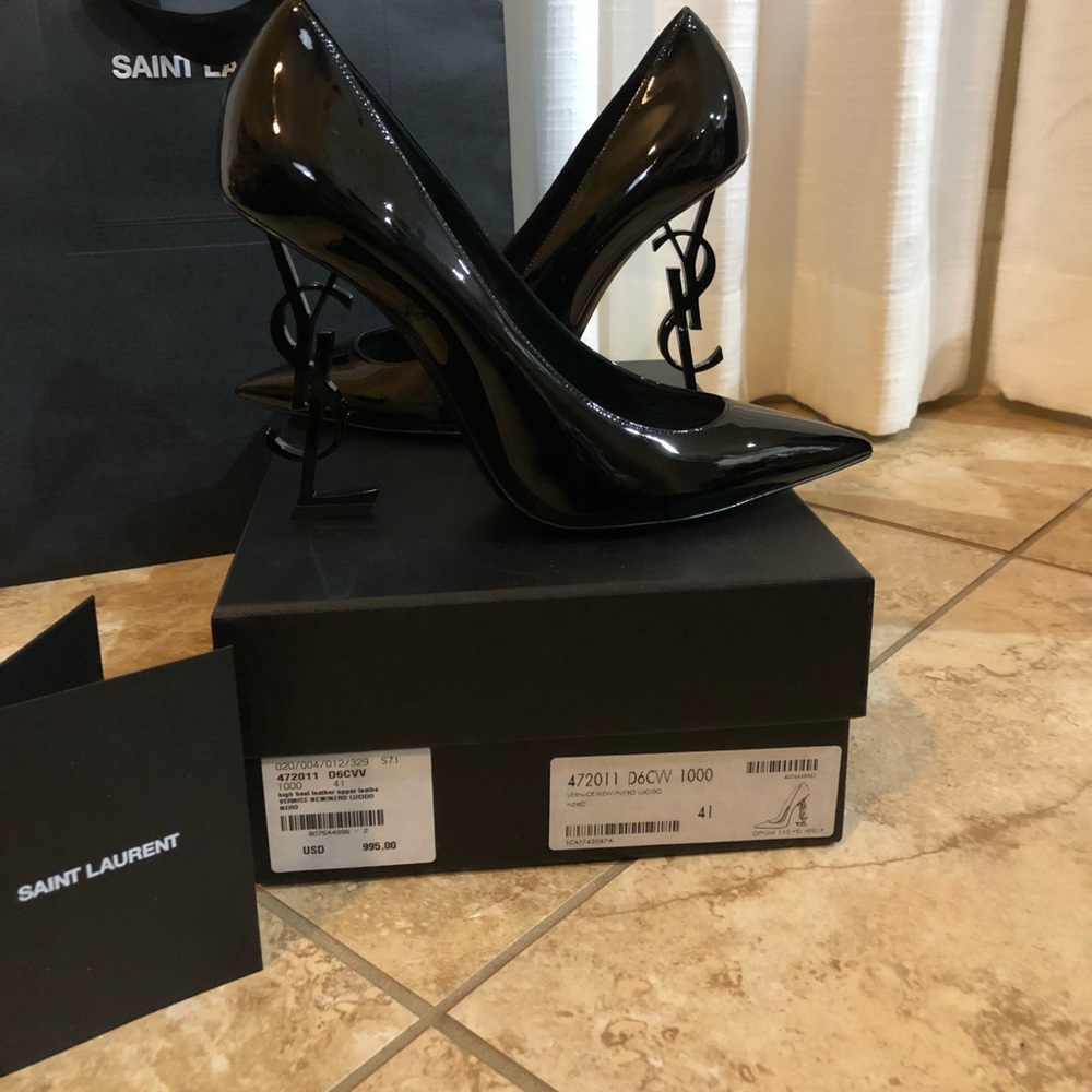 OPYUM PUMP IN PATENT LEATHER WITH BLACK HEEL